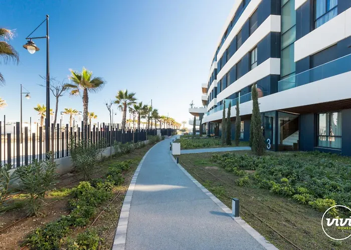 Vivi Homes - Galatea Pool, Gym, Sauna & Apartman *